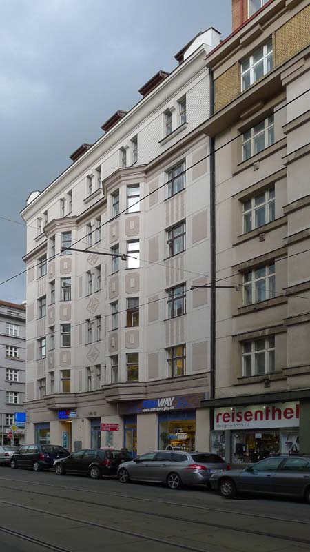 Vinohradská 112 z ulice